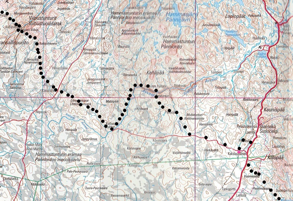 Patikointamatkaa Laanilasta Ivalojoen kautta Lemmenjoelle kertyy yli 100 km, jonka lisäksi Petronella taivalsi kymmeniä kilometrejä Kopsusjärvelle, ajoi polkupyörällä ja kulki veneellä ainakin toisen sata kilometriä.