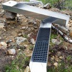 Tuurissa valmistettu kivenerotin ja ränni tuhdista 3 mm alumiinista.